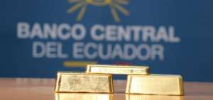 La operaci&oacute;n consisti&oacute; en  la inmovilizaci&oacute;n de 240.000 onzas de oro de la cuenta del BCE a cambio de $ 300 millones de una contraparte internacional.