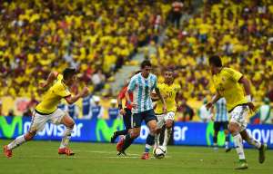 De la mano de &Aacute;ngel Di Mar&iacute;a (centro), Argentina cosech&oacute; su primera victoria en las eliminatorias regionales. Foto: AFP
