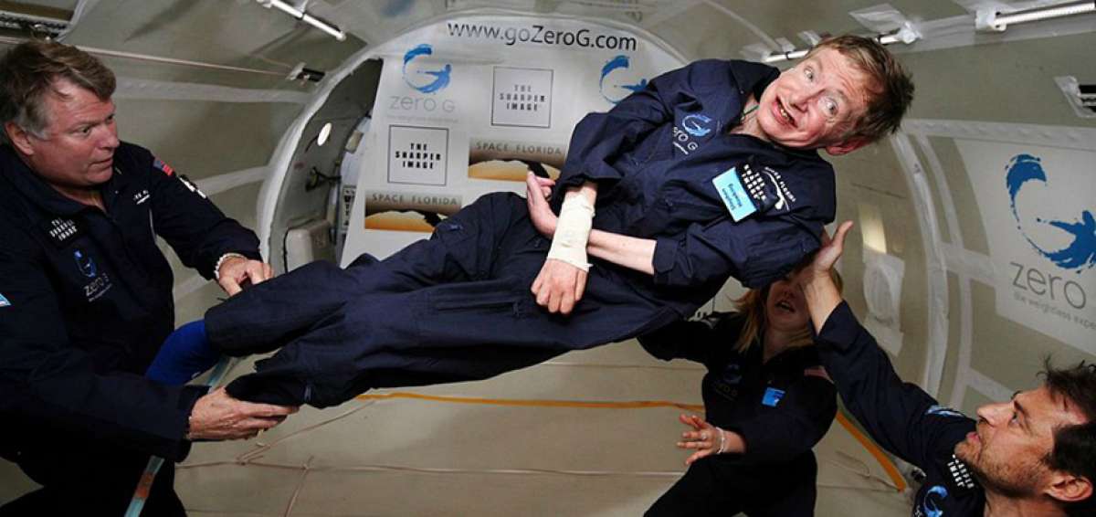 Stephen Hawking, en 2007, fue invitado por la compa&ntilde;&iacute;a Zero Gravity para realizar un vuelo a la estratosfera y en el que pudo experimentar la ingravidez.