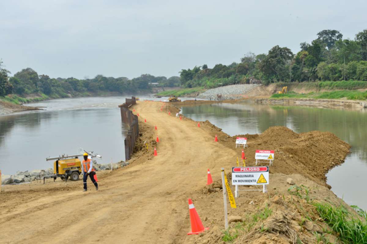 El proyecto multiprop&oacute;sito Dauvin beneficiar&aacute; a 11 cantones de Guayas y Los R&iacute;os. Ayer se cumpli&oacute; con el acto de desv&iacute;o del cauce del r&iacute;o Daule. William Orellana / El Tel&eacute;grafo