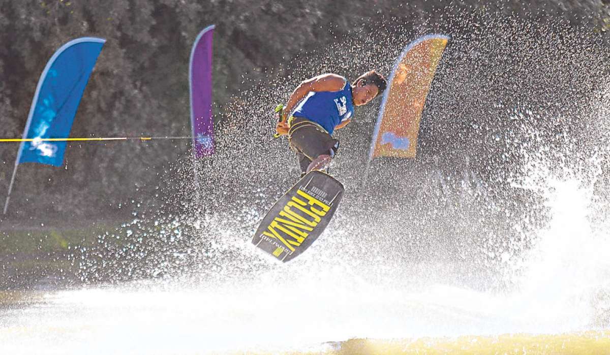 Jamie Baz&aacute;n fue campe&oacute;n en los JJ.BB. de Lima 2012 junto con Vanessa Kronfle. Hoy iniciar&aacute; la defensa de su t&iacute;tulo ante esquiadores de Chile y Per&uacute;. Foto: Archivo / El Tel&eacute;grafo