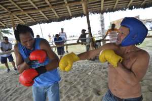 Boxeando a la  orilla del mar (Portafolio gr&aacute;fico)