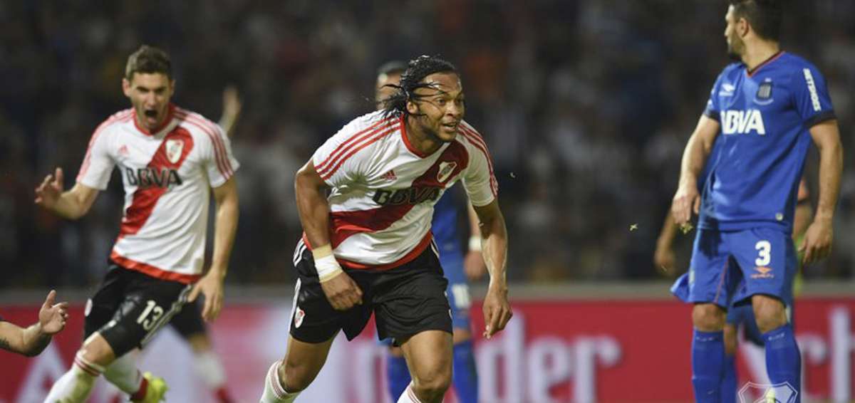 Arturo Mina anot&oacute; su primer gol con River Plate