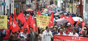 M&aacute;s de tres horas dur&oacute; la movilizaci&oacute;n de los sindicatos y organizaciones sociales de la provincia, que recorri&oacute; varias calles de Cuenca.