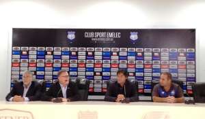 El presidente de las divisiones formativas del club "azul" fue el encargado de hacer el anuncio. Foto: H&eacute;ctor Marcillo / El Tel&eacute;grafo