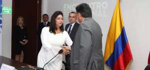 Los fiscales Ruth Palacios, de Ecuador, y N&eacute;stor Mart&iacute;nez, de Colombia, firmaron un acuerdo de confidencialidad, en un encuentro binacional, en Quito.