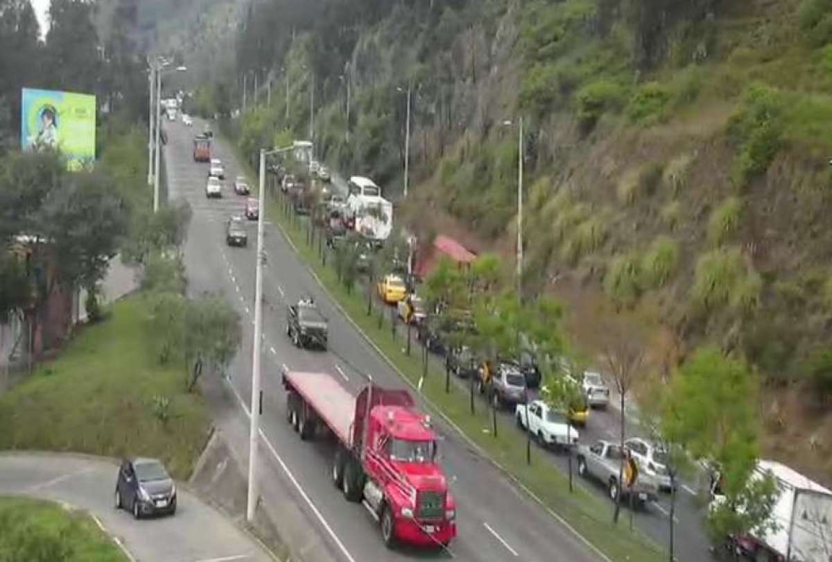 Accidente de tr&aacute;nsito provoca congesti&oacute;n en la Sim&oacute;n Bolivar