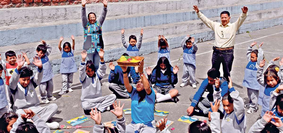 Los alumnos del centro educativo rememoran las celebraciones del Pawar Raymi (Fiesta del florecimiento) y el Raymi Shungo (Fiesta del coraz&oacute;n).