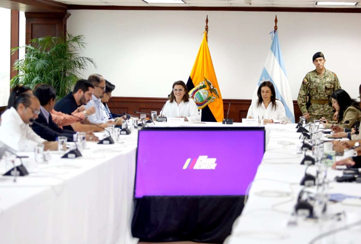 a vicepresidenta María José Pinto lideró el gabinete ampliado en Guayaquil, junto a ministros y funcionarios del Gobierno.