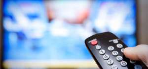 Ecuatorianos aumentan el consumo de televisi&oacute;n en los d&iacute;as de cuarentena