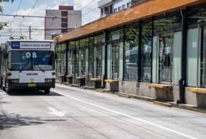 La atención en seis paradas del sistema Trolebús estará suspendida ente las 06:00 y 08:00 del domingo 07 de mayo. 