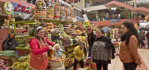 Las autoridades pretenden el fortalecimiento del buen trato a los clientes en las plazas y los mercados de la capital tungurahuense.