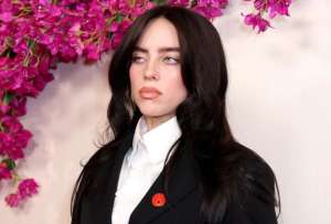 Hombre relacionado con acoso a Billie Eilish muri&oacute; arrollado por un tren en Nueva York