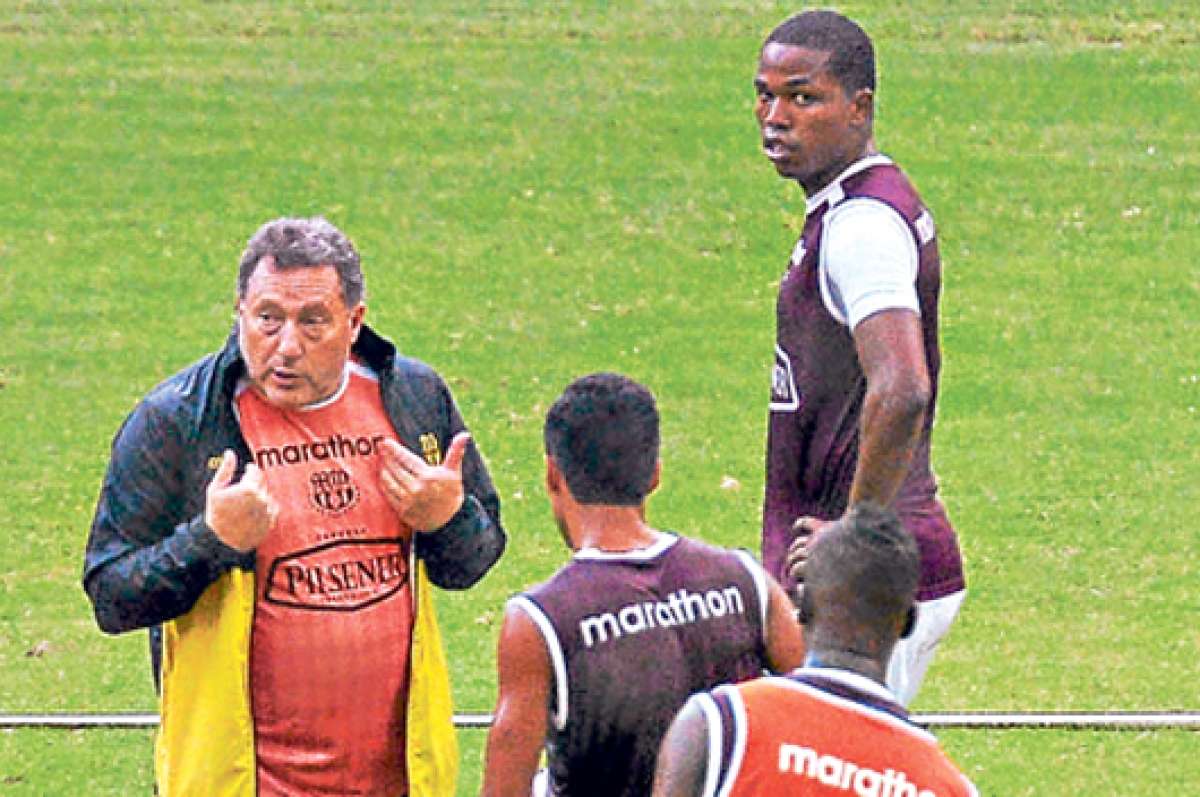 Rub&eacute;n Israel (izq.) enfrentar&aacute; ma&ntilde;ana a su exequipo. El estratega dirigi&oacute; al club paraguayo en dos ocasiones: en las temporadas 2007-2008 y 2012-2013. Foto: Archivo / El Tel&eacute;grafo.