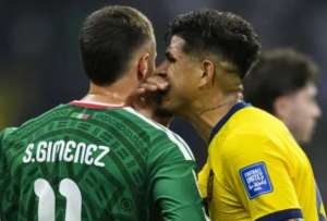 Piero Hincapi&eacute; fue expulsado en el cierre del Ecuador vs. M&eacute;xico y su reacci&oacute;n hacia Sebasti&aacute;n Beccacece gener&oacute; dudas sobre el ambiente interno de la Tri.