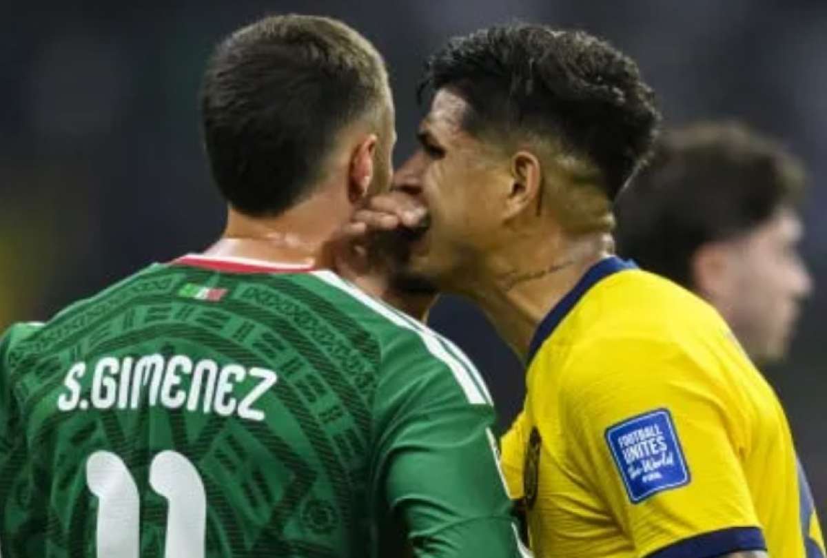 Piero Hincapi&eacute; fue expulsado en el cierre del Ecuador vs. M&eacute;xico y su reacci&oacute;n hacia Sebasti&aacute;n Beccacece gener&oacute; dudas sobre el ambiente interno de la Tri.
