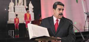 Maduro particip&oacute; en la entrega del Premio Nacional de Periodismo.