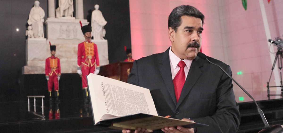 Maduro particip&oacute; en la entrega del Premio Nacional de Periodismo.