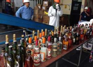 La destrucci&oacute;n de esta mercader&iacute;a se realiz&oacute; en las ciudades de Quito, Ambato, Loja y Manta. Foto: SRI