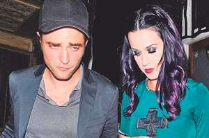 Robert Pattinson (i) y Katy Perry han sido visto juntos en varios eventos.