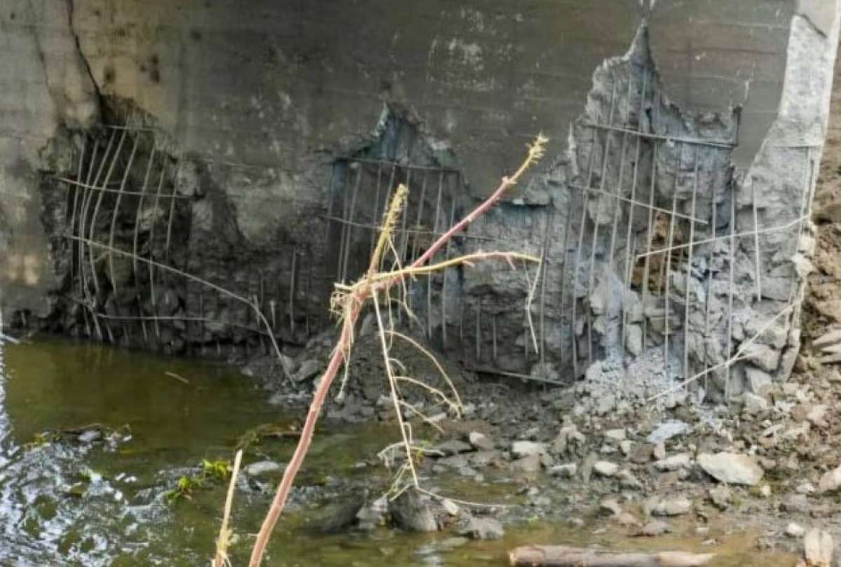 Fiscalía realizó el levantamiento de indicios tras la explosión el puente del río Churute, en Guayas.