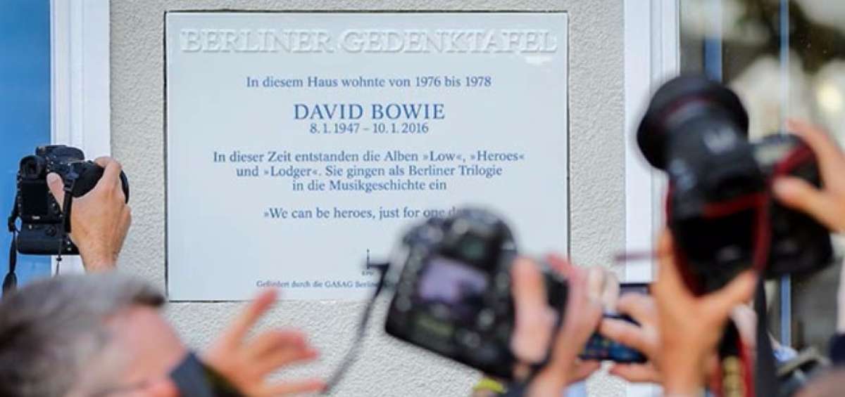 Berl&iacute;n devela placa en honor a Bowie