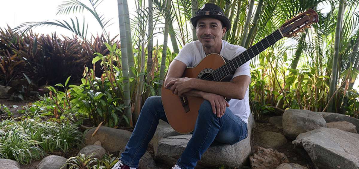 Guillermo Mosquera tocar&aacute; y cantar&aacute; los &eacute;xitos de Joaqu&iacute;n Sabina, Silvio Rodr&iacute;guez y Andr&eacute;s Cepeda, junto con Paulo Qui&ntilde;&oacute;nez, como su invitado. 