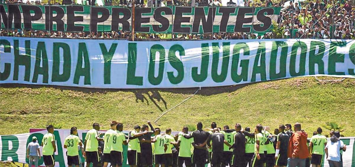 Agradecimiento por el apoyo. Los jugadores de Atl&eacute;tico Nacional respondieron el afecto de sus aficionados.