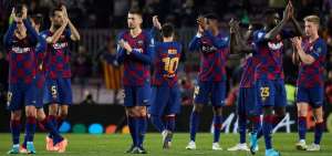 Messi clasifica al Barcelona y el campe&oacute;n aplaza su pase en Champions