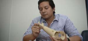 Livington Freire ha dise&ntilde;ado 64 pr&oacute;tesis con Hands Life. Su proyecto es uno de los inventos que se presentar&aacute;n el 29 de octubre en la actividad m&eacute;dica.