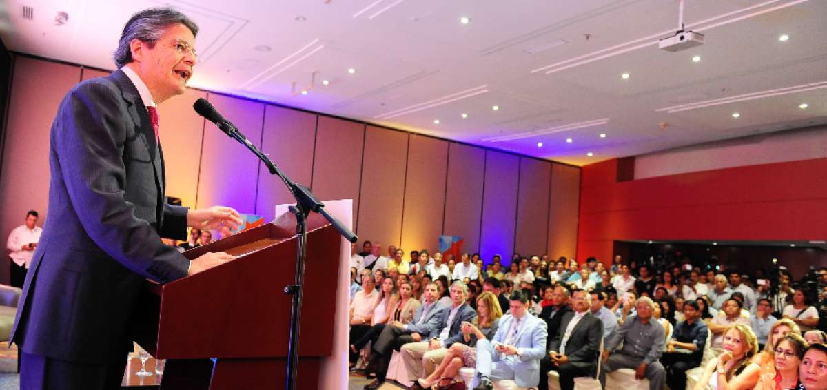 El martes pasado, en un hotel de Guayaquil, el candidato Guillermo Lasso present&oacute; la iniciativa por el empleo.