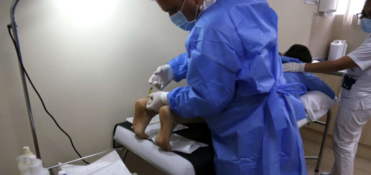 Pacientes del Centro M&eacute;dico Integral de Especialidades Di&aacute;lisis La Mariscal reciben el tratamiento.