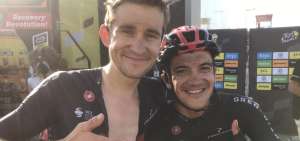 Carapaz explic&oacute; por qu&eacute; le dej&oacute; ganar a Kwiatkowski