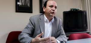 Fiscal general denuncia intimidaciones contra su familia