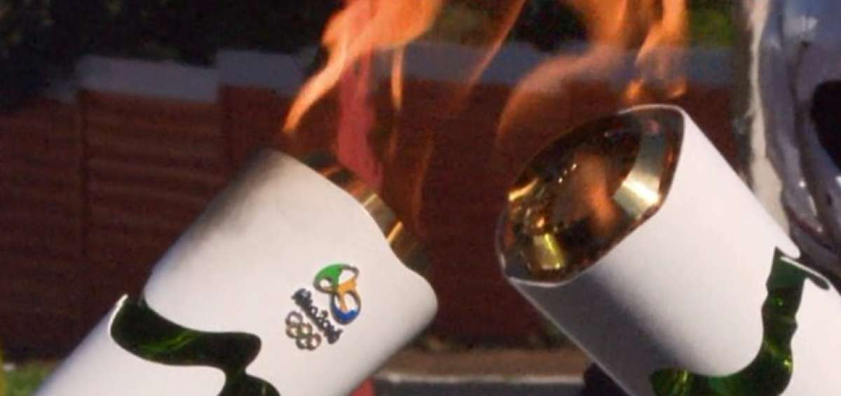 Manifestantes interrumpen el paso de la antorcha en Angra dos Reis