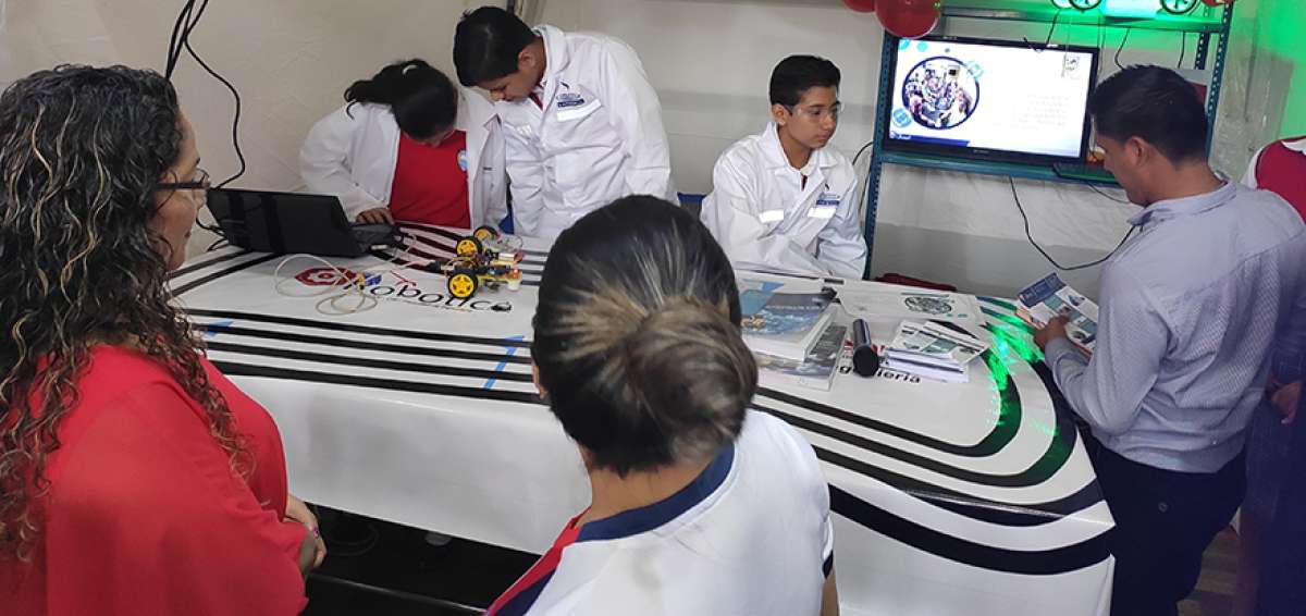 Las terceras jornadas de innovaci&oacute;n educativa se desarrollaron durante tres d&iacute;as en Manta. Hubo concurso de rob&oacute;tica y la exposici&oacute;n de proyectos. 