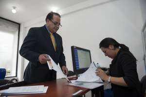 Francisco Herrera, director de Ecuadorinmediato, present&oacute; el recurso hoy ante la Supercom. John Guevara/ EL TEL&Eacute;GRAFO