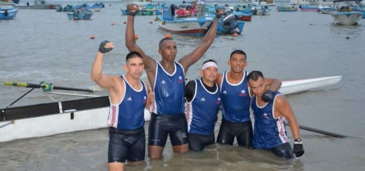 De izquierda a derecha, Jimmy Sornoza, Jorge Marcillo, Zen&eacute;n Land&aacute;zuri, Segundo Montenegro, Carlos Carpio y Raonal Paredes, integrantes de ADN.     