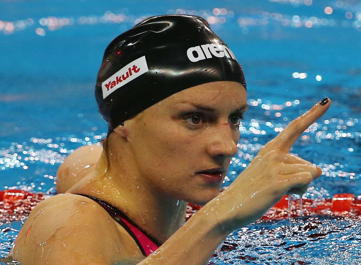 Katinka Hosszu celebra luego de imponer un nuevo r&eacute;cord. Foto: AFP