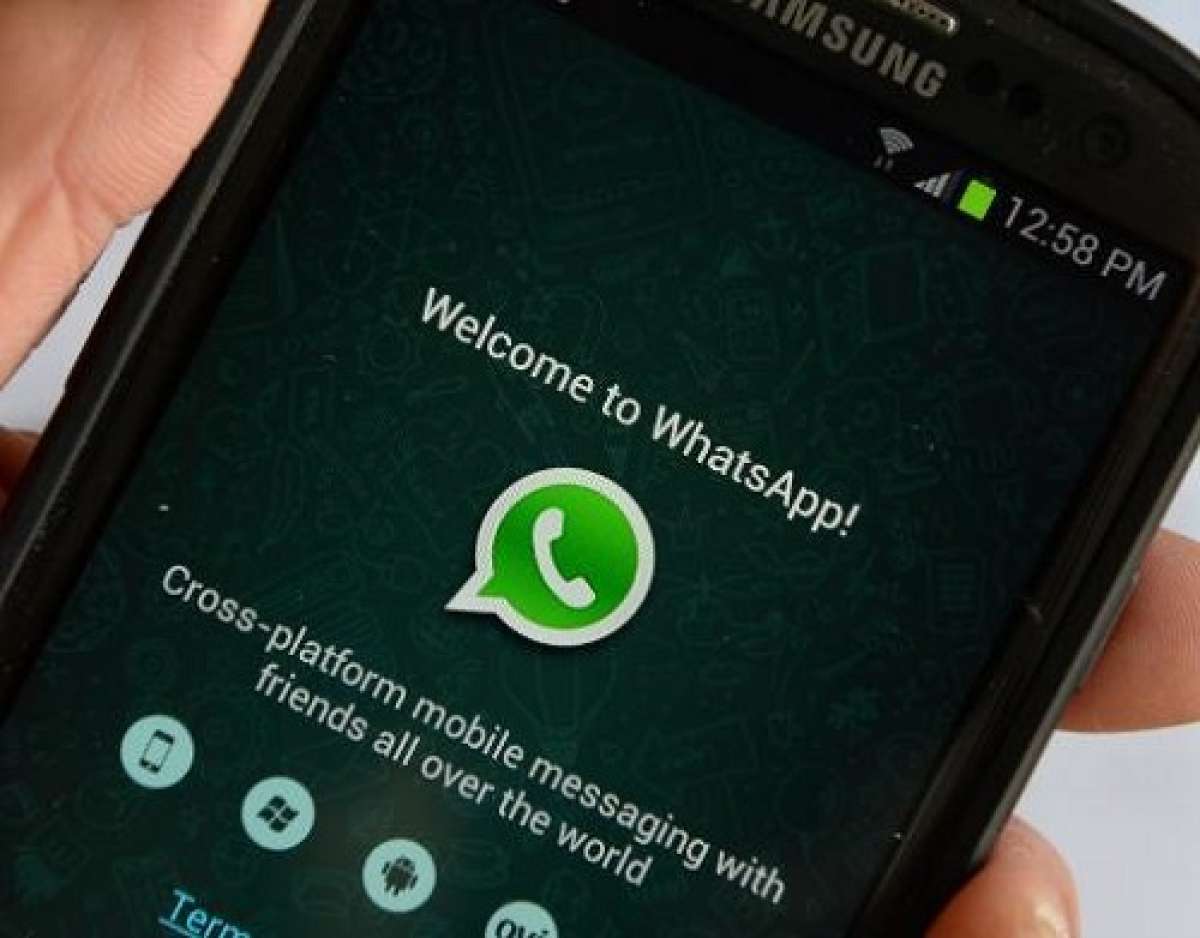 El mensaje se difundi&oacute; por la red de mensajer&iacute;a de tel&eacute;fonos inteligentes Whatsapp un d&iacute;a despu&eacute;s del sismo de 8,2 grados de magnitud que azot&oacute; el pasado 1 de abril las regiones de Arica, Iquique y Antofagasta. Foto: Archivo / AFP