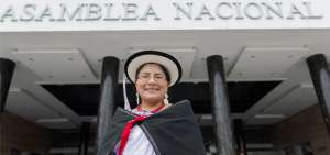 Encarnaci&oacute;n Duchi, de Pachakutik, es la &uacute;nica representante de la nacionalidad ca&ntilde;ari en la Asamblea. Tiene cuatro t&iacute;tulos universitarios.