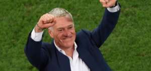Deschamps podr&iacute;a ser el primero en ganar la Eurocopa como jugador titular y seleccionador