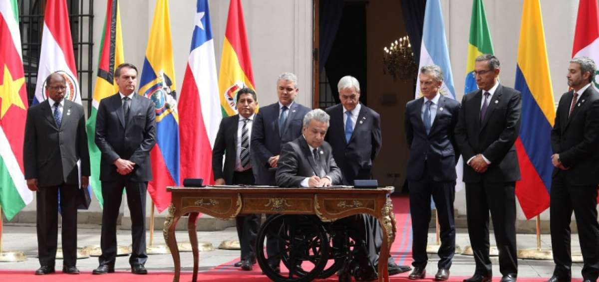 El presidente de Ecuador, Len&iacute;n Moreno, durante la firma de la declaraci&oacute;n que crea el Prosur.
