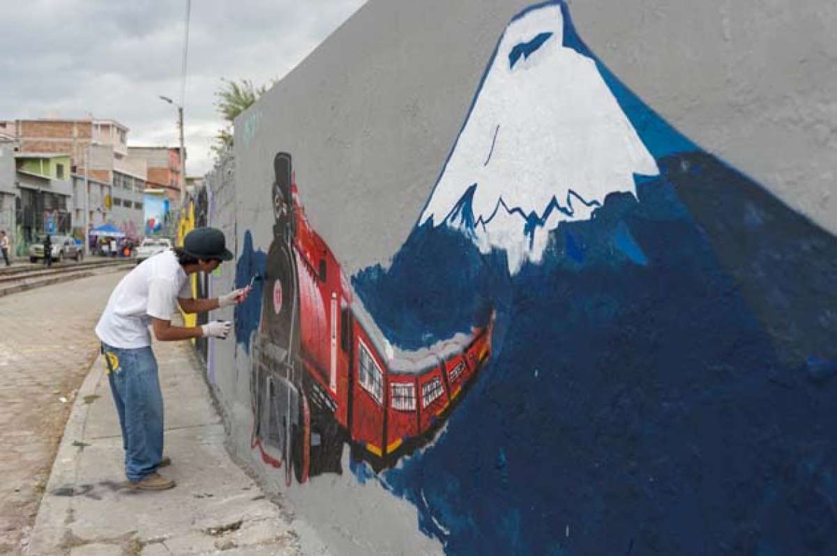 Gabriel Unapucha participa en el Concurso Nacional de Graffiti &ldquo;Al Tren en Latas 2015&rdquo;. Foto: Miguel Jim&eacute;nez.
