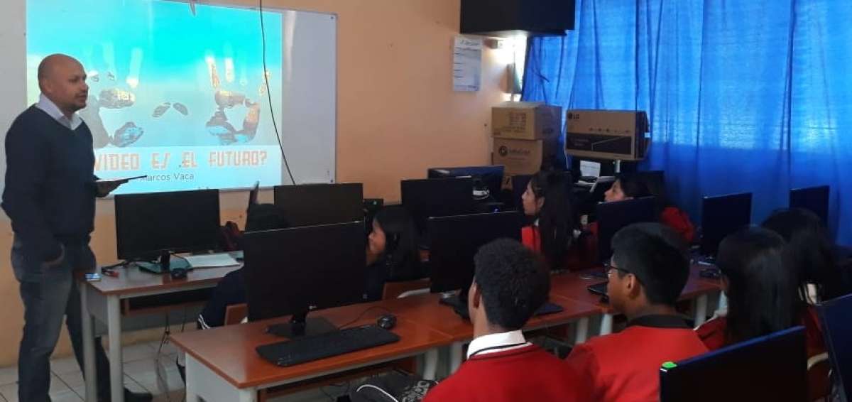 Alumnos de los colegios Garc&iacute;a Lorca y Luis Felipe Borja recibieron una charla sobre periodismo digital.