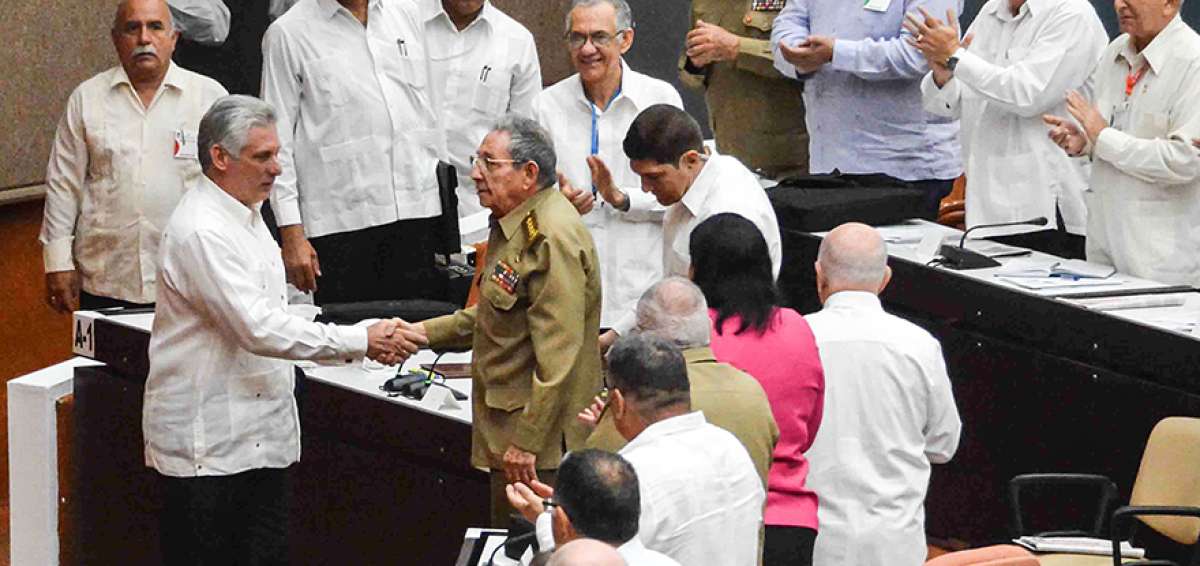 Parlamento cubano eval&uacute;a a 33 encargados de iniciar la reforma