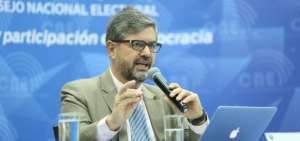 Francisco Cobos, experto de la ONU en temas electorales, durante un taller en el CNE.