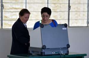 Voto electr&oacute;nico en la Unidad Educativa de Tumbaco (La Morita) 