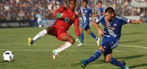 Emelec gana en Machala y se apodera de la punta