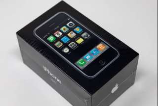 La primera versión del Iphone alcanzó récord en una subasta. 
